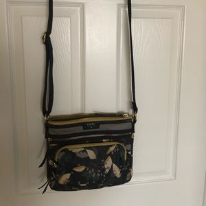 Fossil crossbody black and floral pattern